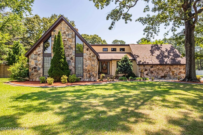 2006 O Berry Center Rd in Goldsboro, NC - Foto de edificio