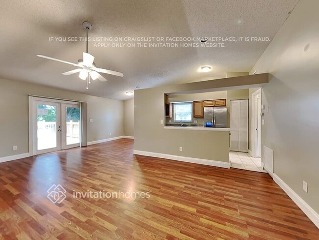 property at 10884 Grandview Ct