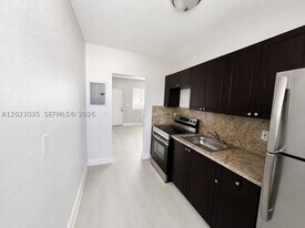 1920 Washington 5 in Opa Locka, FL - Building Photo