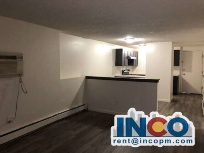 1390 Everett Ct in Lakewood, CO - Building Photo - Building Photo