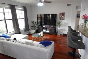 7342 Oak Manor Dr, Unit 1102 in San Antonio, TX - Building Photo
