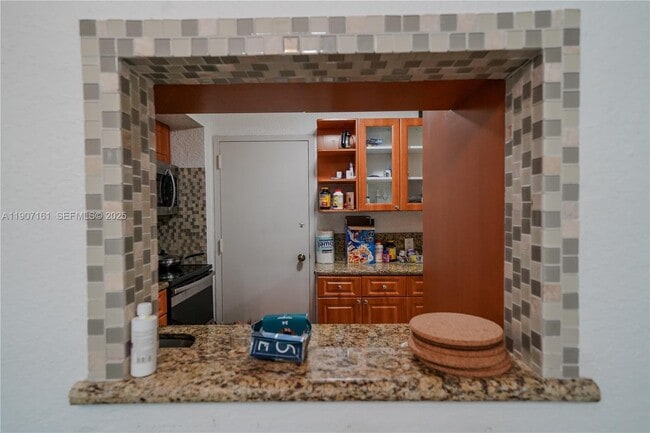 9125 SW 77th Ave in Miami, FL - Building Photo - Building Photo