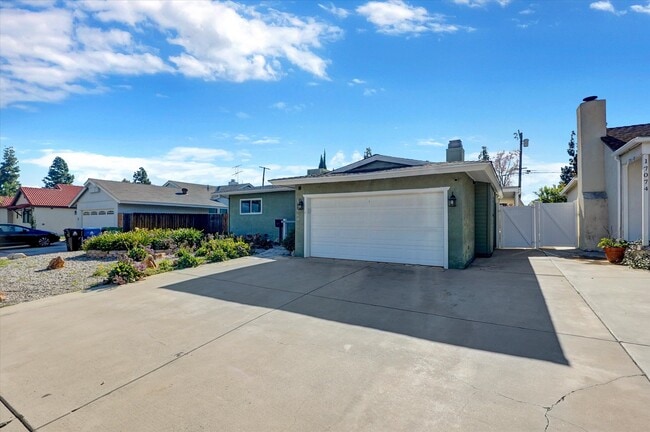 17068 Celtic St in Granada Hills, CA - Building Photo - Building Photo