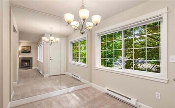 Spacious 2 Bed 1.5 Bath In Old Town Issaquah! in Issaquah, WA - Foto de edificio - Building Photo