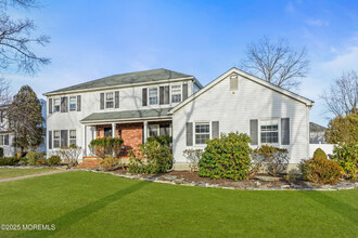 2 Windsor Dr in West Long Branch, NJ - Building Photo - Building Photo