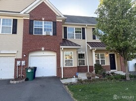 8 Andrews Way in Piscataway, NJ - Building Photo