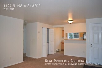 1127 N 198th St in Shoreline, WA - Foto de edificio - Building Photo