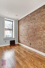 120 1st Ave, Unit 1 in New York, NY - Building Photo - Building Photo