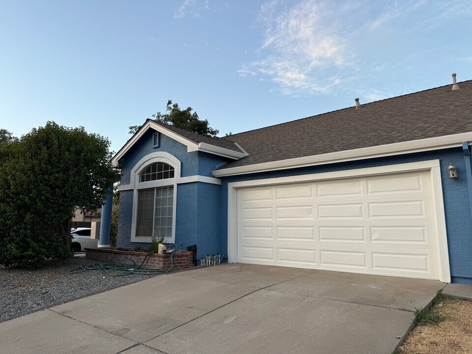 6701 Storia Way in Elk Grove, CA - Building Photo