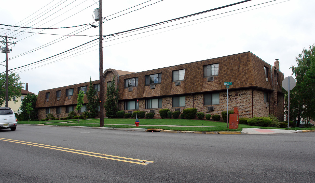 439 Ridge Rd in Lyndhurst, NJ - Building Photo