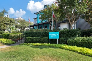 Icon Apartments in San Antonio, TX - Building Photo