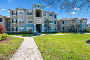 5683 Star Rush Dr in Melbourne, FL - Building Photo