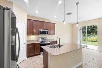 215 Lakeshore Dr in Davenport, FL - Building Photo - Building Photo