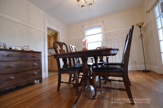 207 Chestnut Ave, Unit 2 in Boston, MA - Foto de edificio - Building Photo