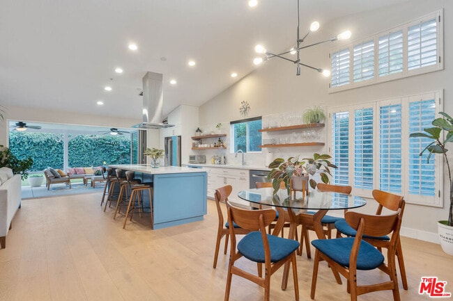 1220 Dincara Rd in Burbank, CA - Building Photo - Building Photo