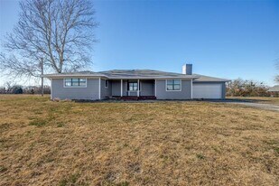 226 Gln Mdws Dr in Bonham, TX - Building Photo