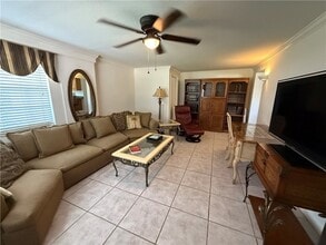 2015 15th Ln, Unit B in Vero Beach, FL - Foto de edificio - Building Photo