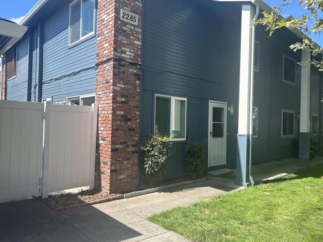 property at 2285 Poplar Dr