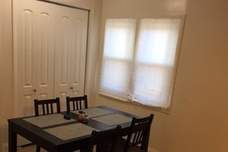 4555 W Wellington Ave, Unit Unit2 in Chicago, IL - Foto de edificio - Building Photo