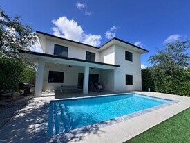 6422 Coral Way in Miami, FL - Building Photo