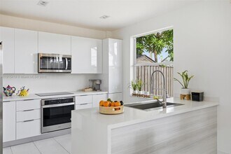 16061 NW 24th St in Pembroke Pines, FL - Building Photo - Building Photo