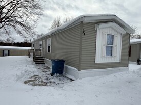 124 Campbell Dr in Battle Creek, MI - Building Photo