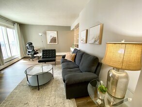 8310-8310 Jasper Ave in Edmonton, AB - Building Photo - Building Photo