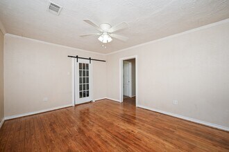 416 N Houston Ave in Humble, TX - Foto de edificio - Building Photo