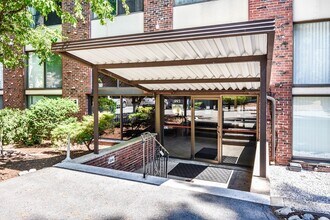 993 Massachusetts Ave in Arlington, MA - Building Photo - Building Photo