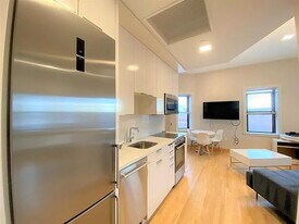 113-115 Mt Auburn St in Cambridge, MA - Building Photo