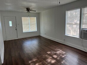 3631 W Salinas in San Antonio, TX - Building Photo - Building Photo