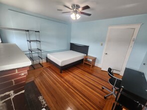 44 Woodbine St in Quincy, MA - Foto de edificio - Building Photo