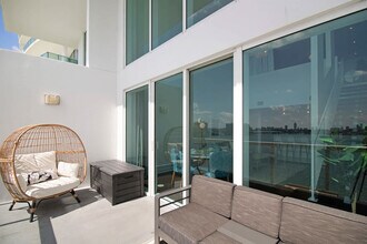 7939 East Dr in North Bay Village, FL - Building Photo - Building Photo