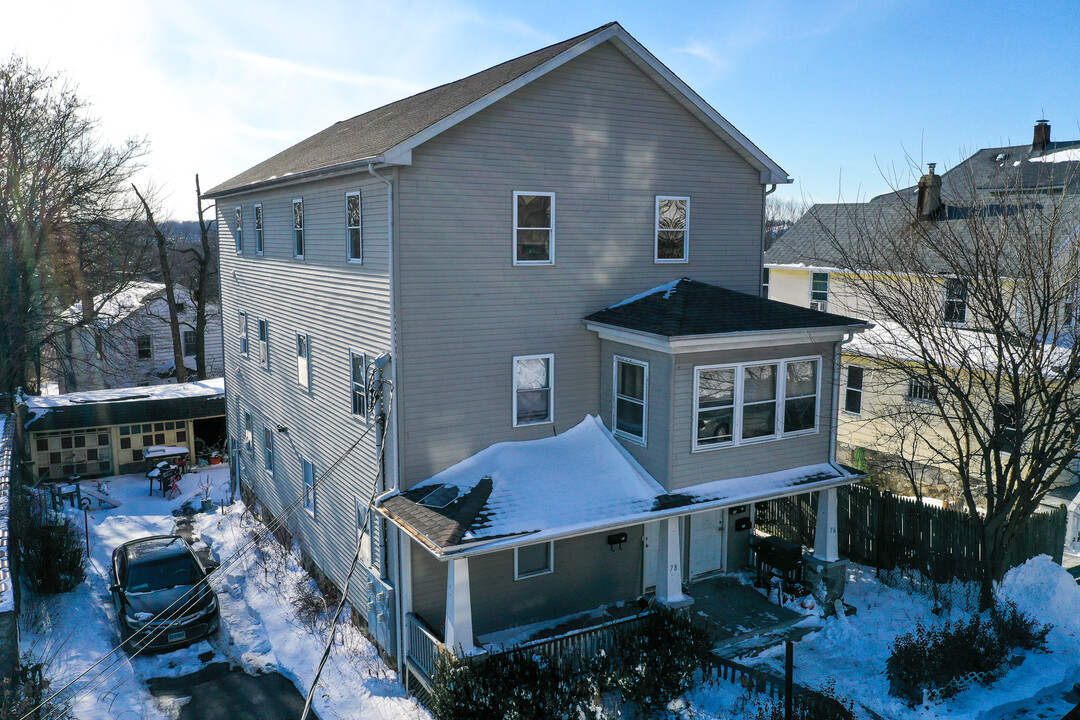 76 Eastwood Ave in Waterbury, CT - Building Photo