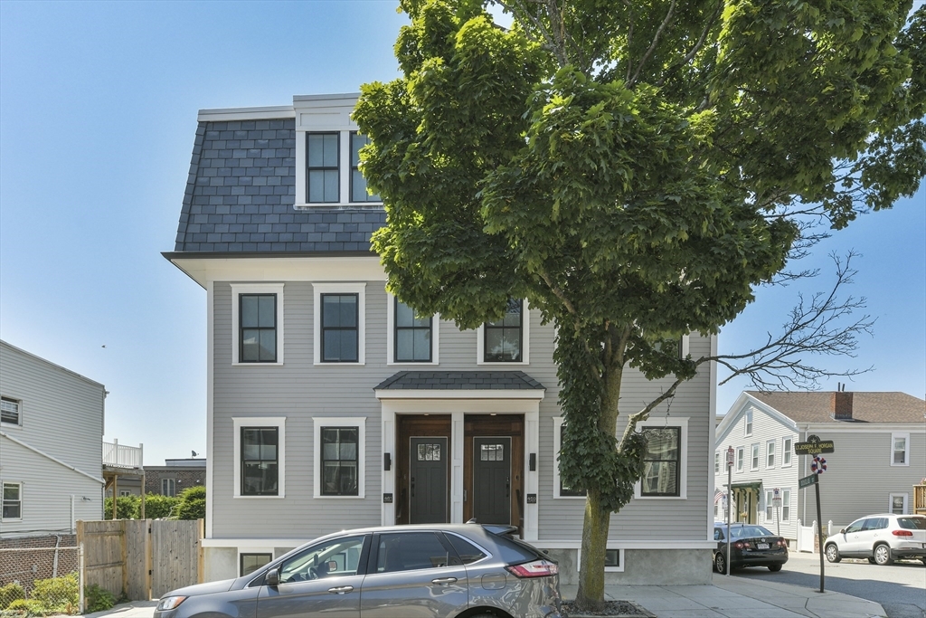 459 E 8th St, Unit 1 in Boston, MA - Building Photo