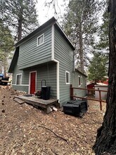32064 Hunsaker Way in Running Springs, CA - Foto de edificio - Building Photo