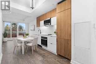 8888 Yonge St in Richmond Hill, ON - Building Photo