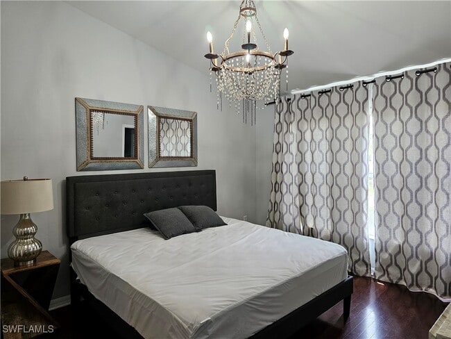 property at 960 Hampton Cir