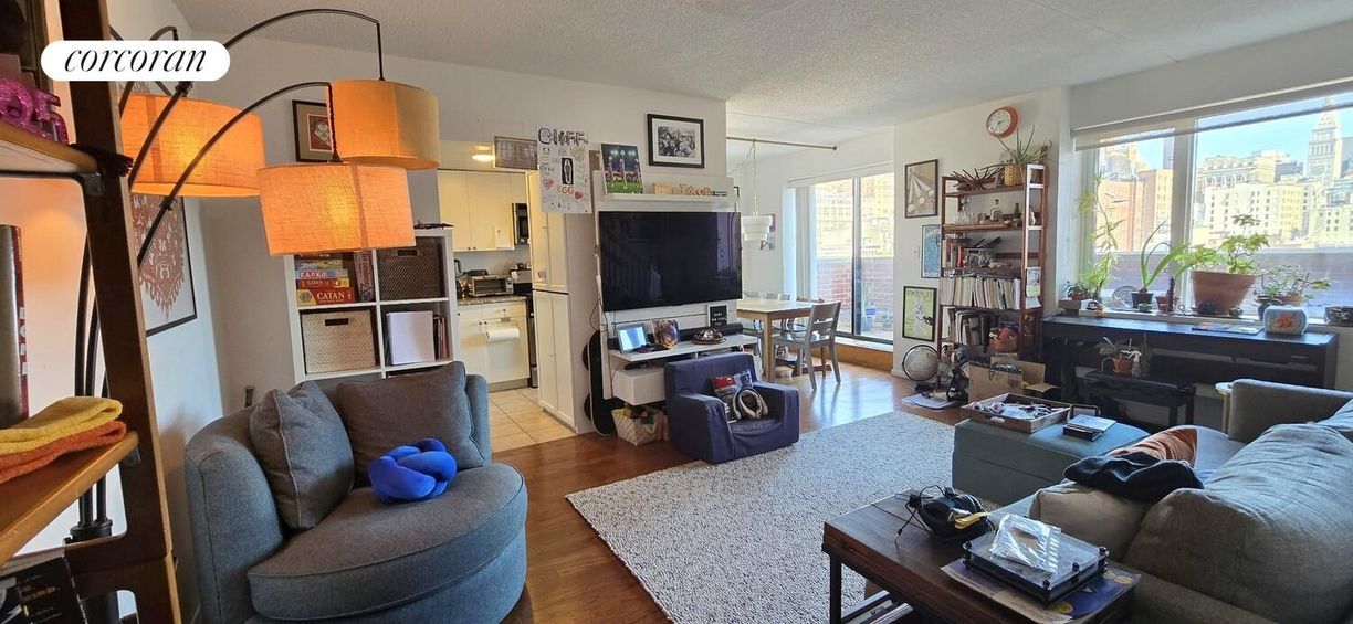 225 8th Ave in New York, NY - Building Photo