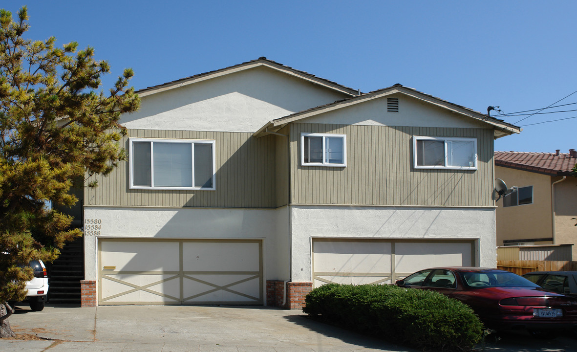 15580-15584 15588 Lorenzo Ave in San Lorenzo, CA - Building Photo