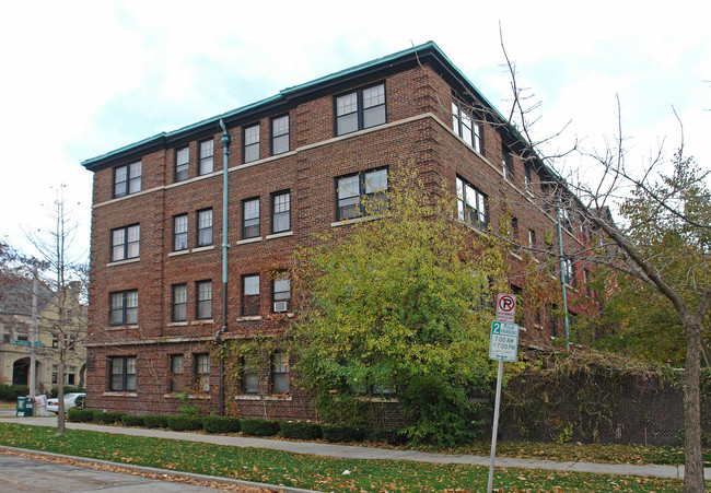 Coolidge Court in Milwaukee, WI - Foto de edificio - Building Photo