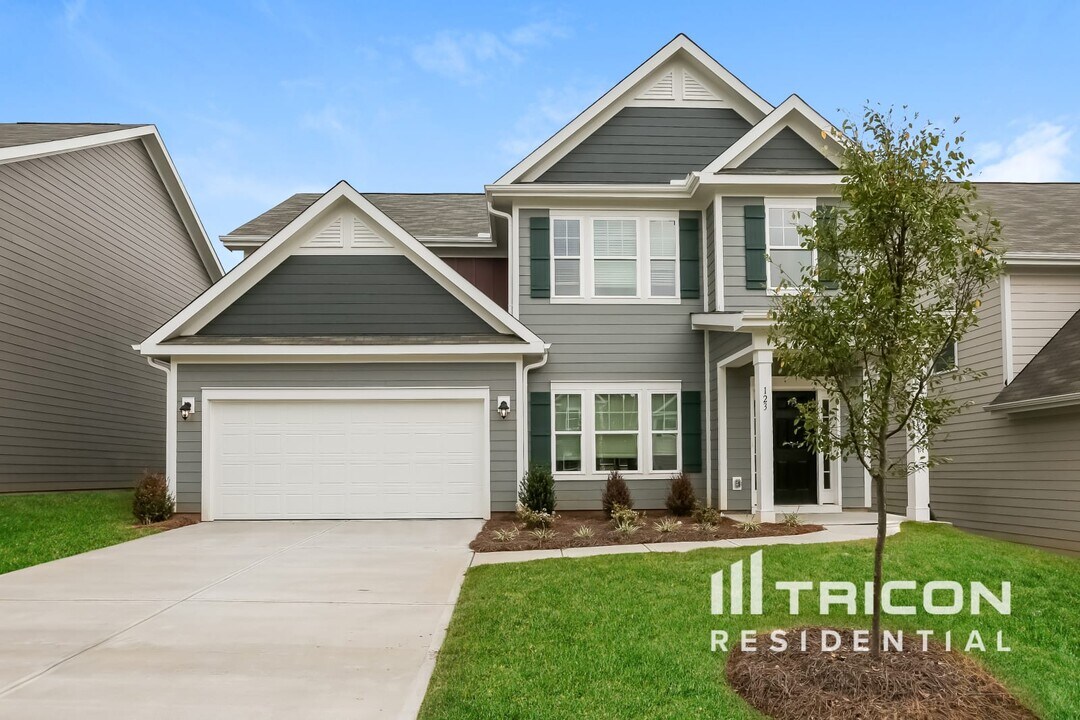 123 Halesworth Rd in Mooresville, NC - Building Photo
