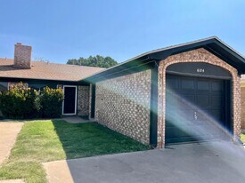 610 N Elkhart Ave in Lubbock, TX - Building Photo