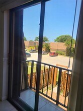 912 Springdale Cir in Palm Springs, FL - Building Photo - Building Photo