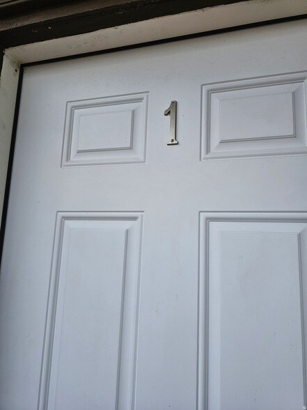 215 N 400 W in Ferron, UT - Foto de edificio - Building Photo