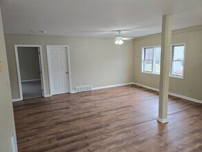 52 Shelterwood Rd, Unit B in East Greenbush, NY - Foto de edificio - Building Photo