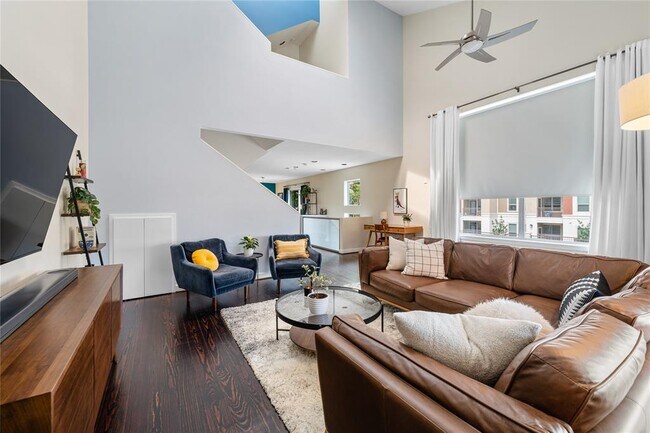 property at 2924 Commerce St