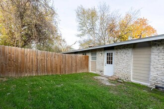 6302 Manor Rd in Austin, TX - Building Photo - Building Photo
