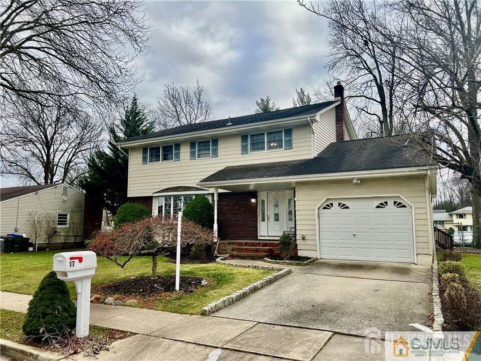 17 Marlin Ave W in Edison, NJ - Building Photo