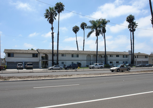 Vista Colina in Oxnard, CA - Building Photo - Building Photo